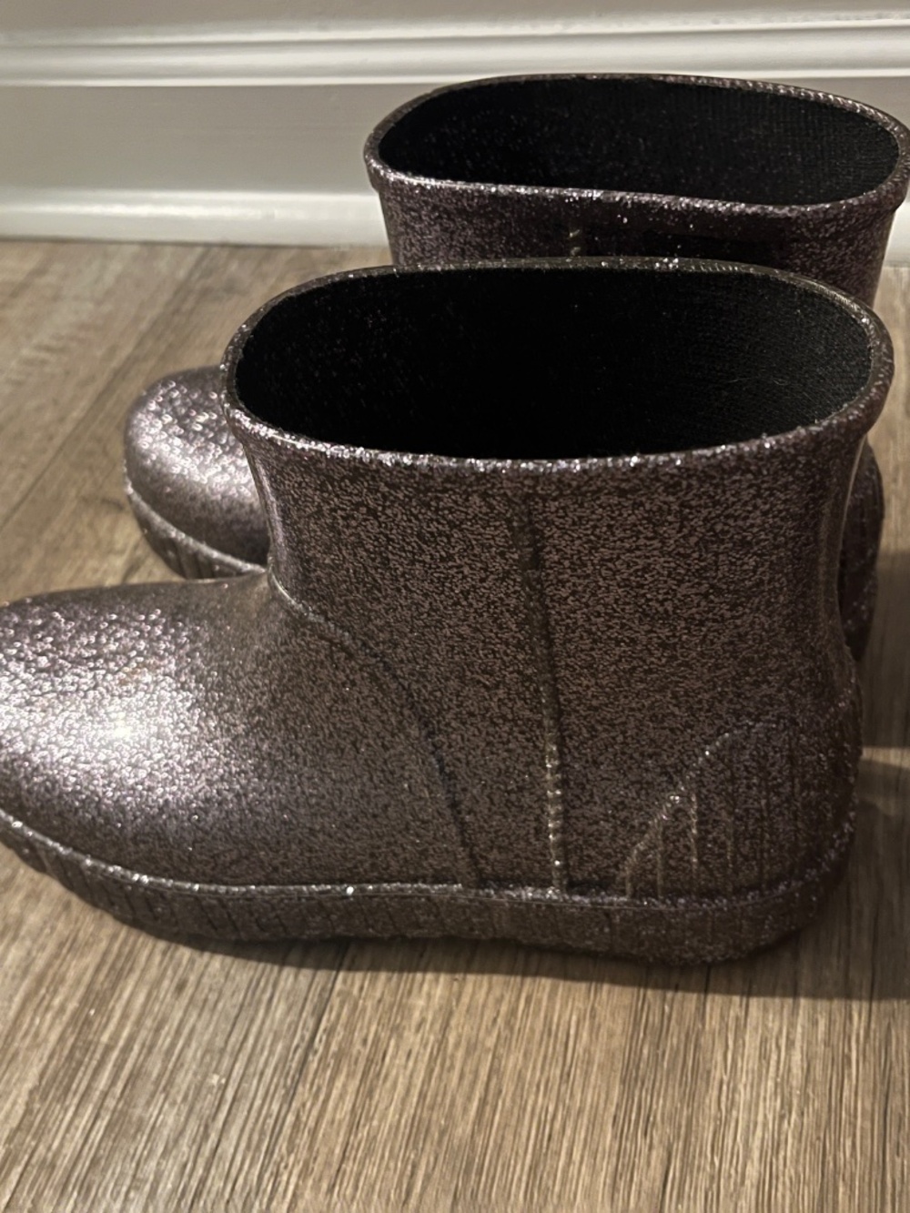 UGG Sparkly Rain Boots – Silver – Women’s 8